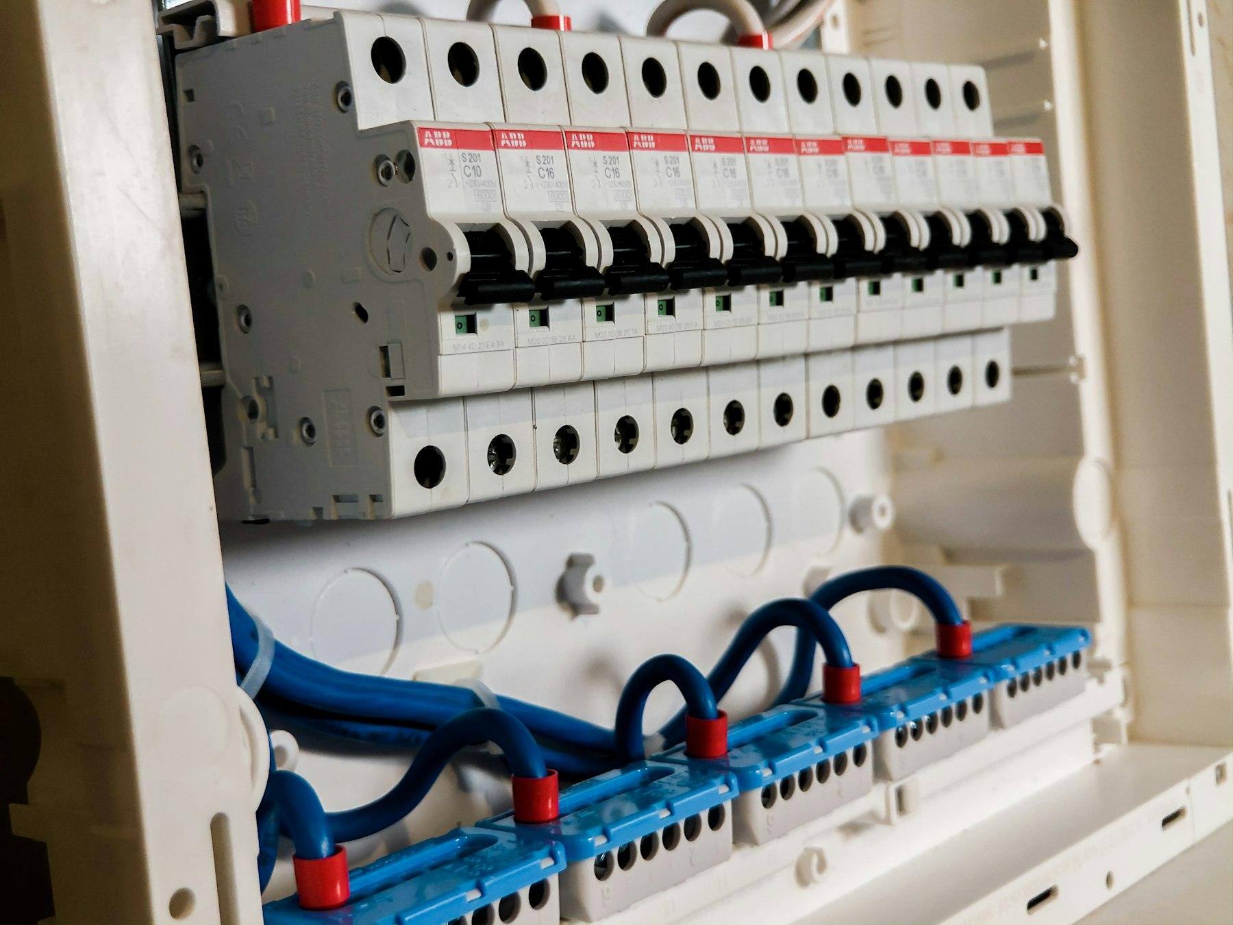 Ny eltavle med automatsikringer og fejlstrømsafbrydere